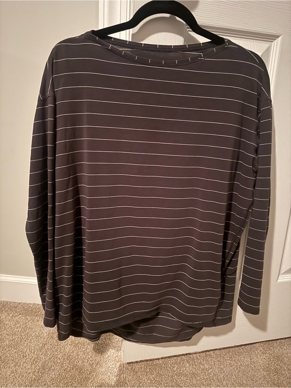 Women’s Lululemon size 8 Long-Sleeve Crewneck Stripe Shirt - Charcoal